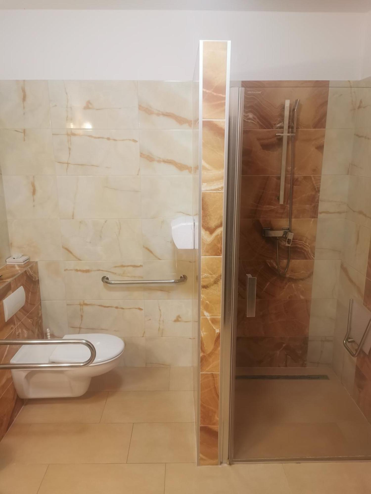 Hotel Diana Nové Mesto nad Váhom Dış mekan fotoğraf